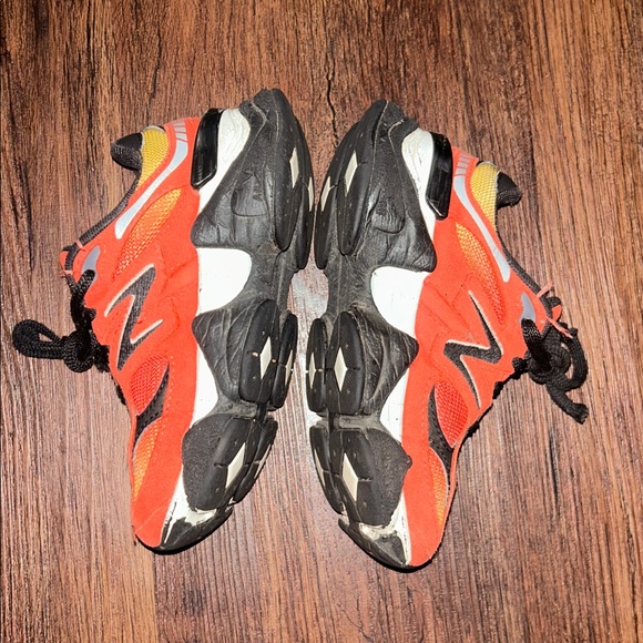 New Balance 9060 DTLR 'Fire Sign', little kids size 12 shoes READ DESCRIPTION - Picture 6 of 8
